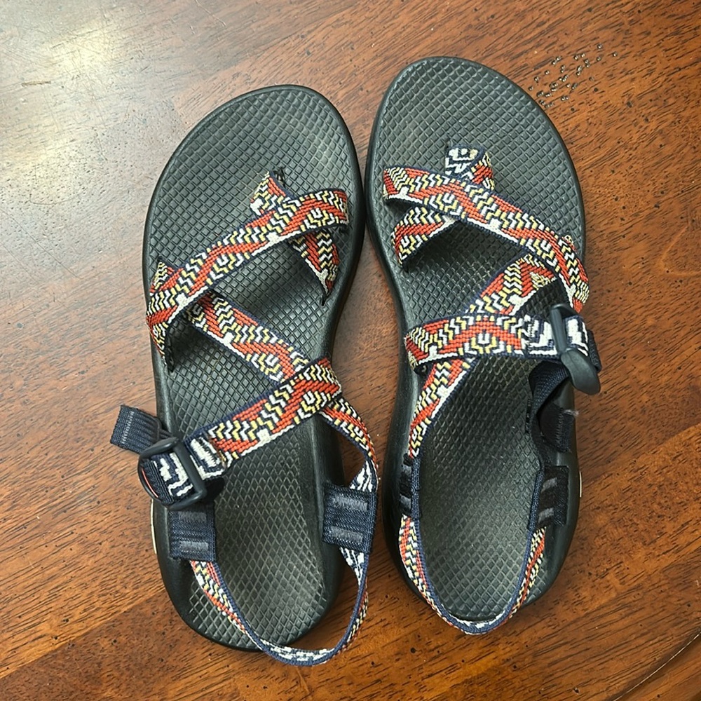 Chaco Classic sport sandals women’s sz 9W Aztec print- red blue wicker mandarin